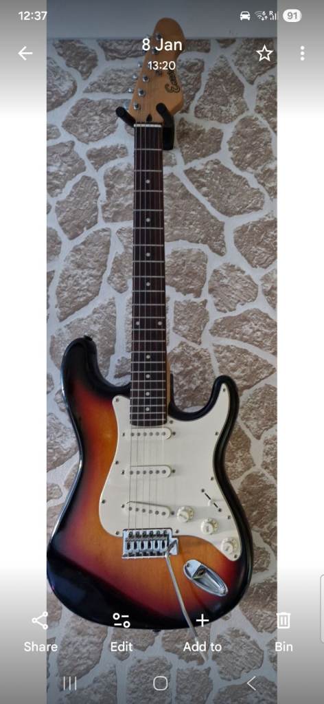 Electric Guitar Sunburst Finish – Good Condition