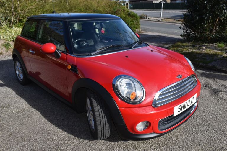 MINI ONE Hatchback 2011