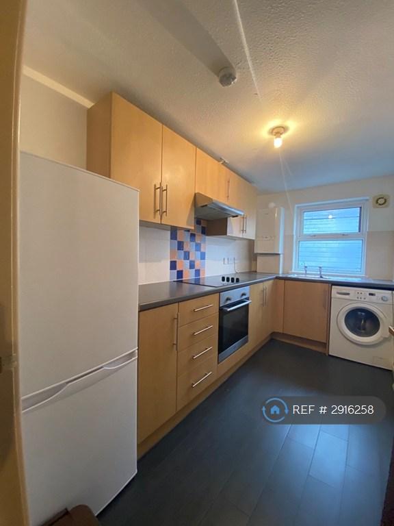 2 bedroom flat in Lammas Street, Carmarthen, SA31 (2 bed) (#2916258)
