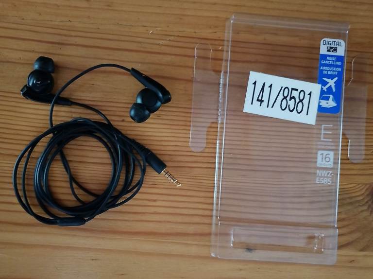 Sony Digital noise cancelling earphones for media player NWZ E585 never use