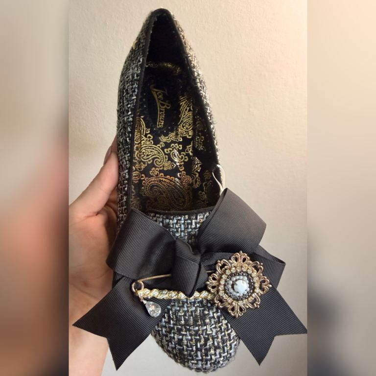 Joe Browns Tweed Court Shoes Heels UK 6 Grey Black Bow Cameo Brooch Vintage Style BNWT