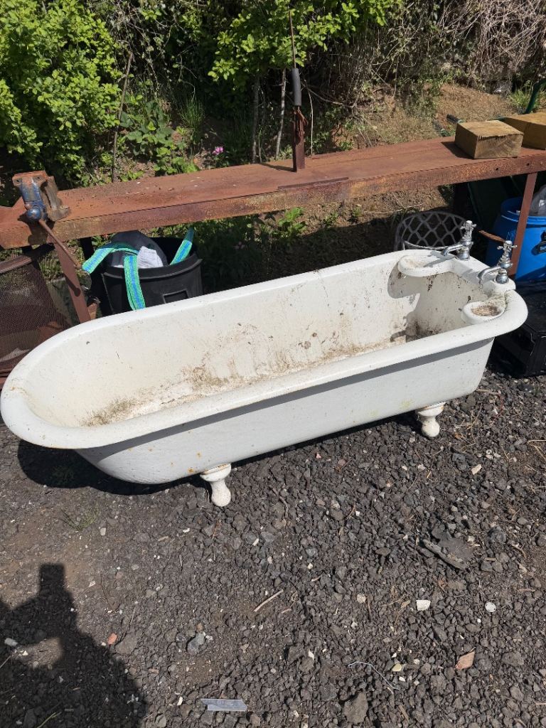 Cast iron bath 