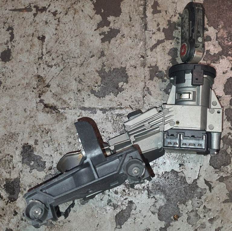 Fiat Punto Grande Ignition Barrel And Key 51813197 B365 2009