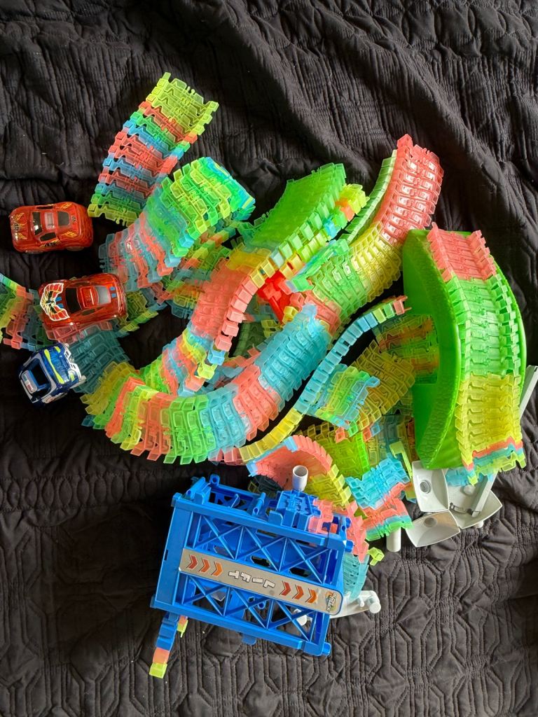 Magic track with ramp and lift and 3 card