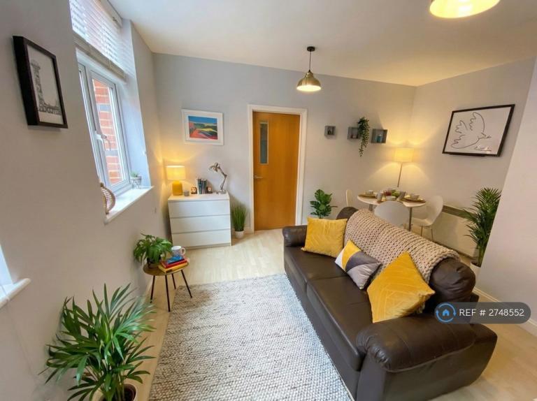 2 bedroom flat in Minster Court, Leicester, LE1 (2 bed) (#2748552)