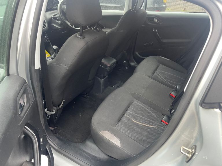 Peugeot, 208, Hatchback, 2012, Manual, 1199 (cc), 5 doors