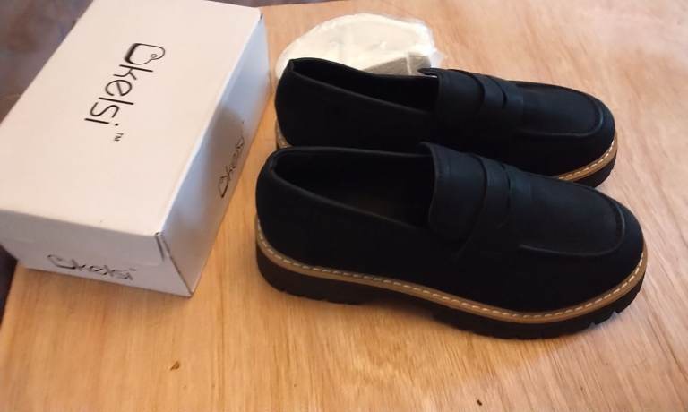 Ladies shoes new with box size 6 