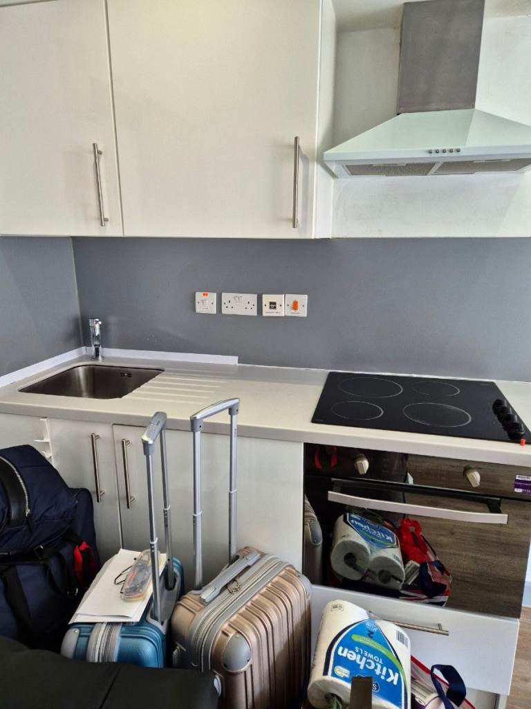 Short-Term Student Room Takeover – Edge Apartments (July-Aug)