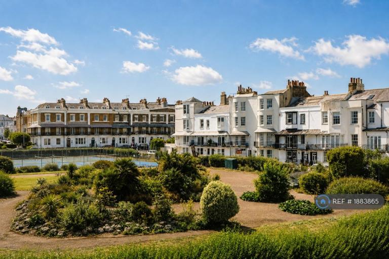 1 bedroom flat in Spencer Square, Ramsgate, CT11 (1 bed) (#1883865)