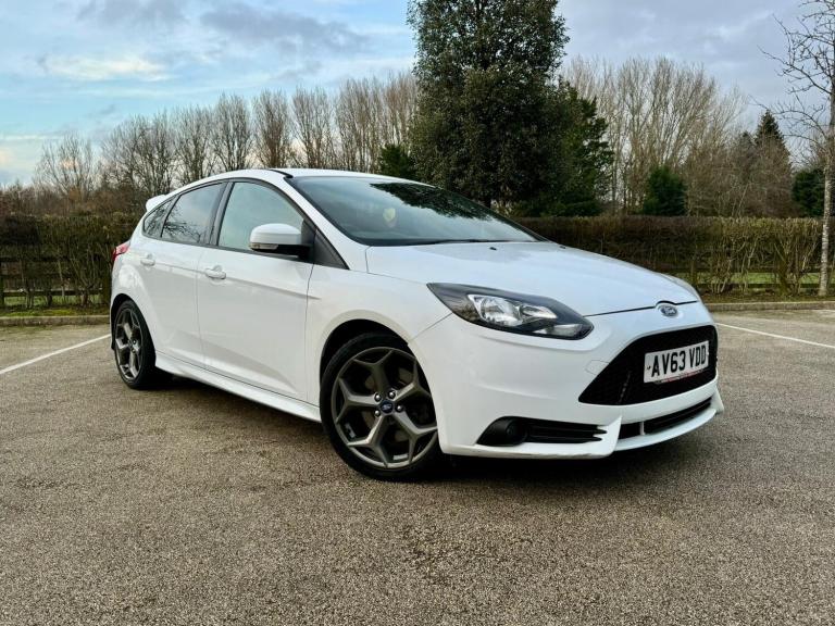 2014 Ford Focus 2.0T ST-2 5dr HATCHBACK Petrol Manual