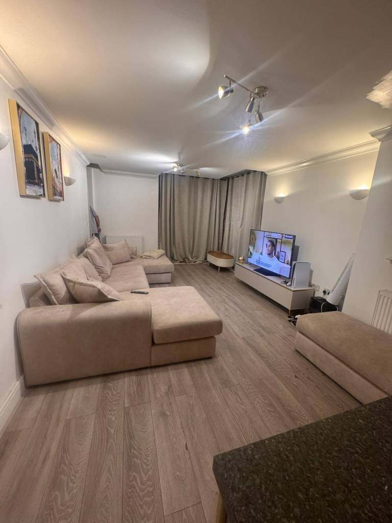 2-Bed Apartment at Innova Court, CRO + Parking