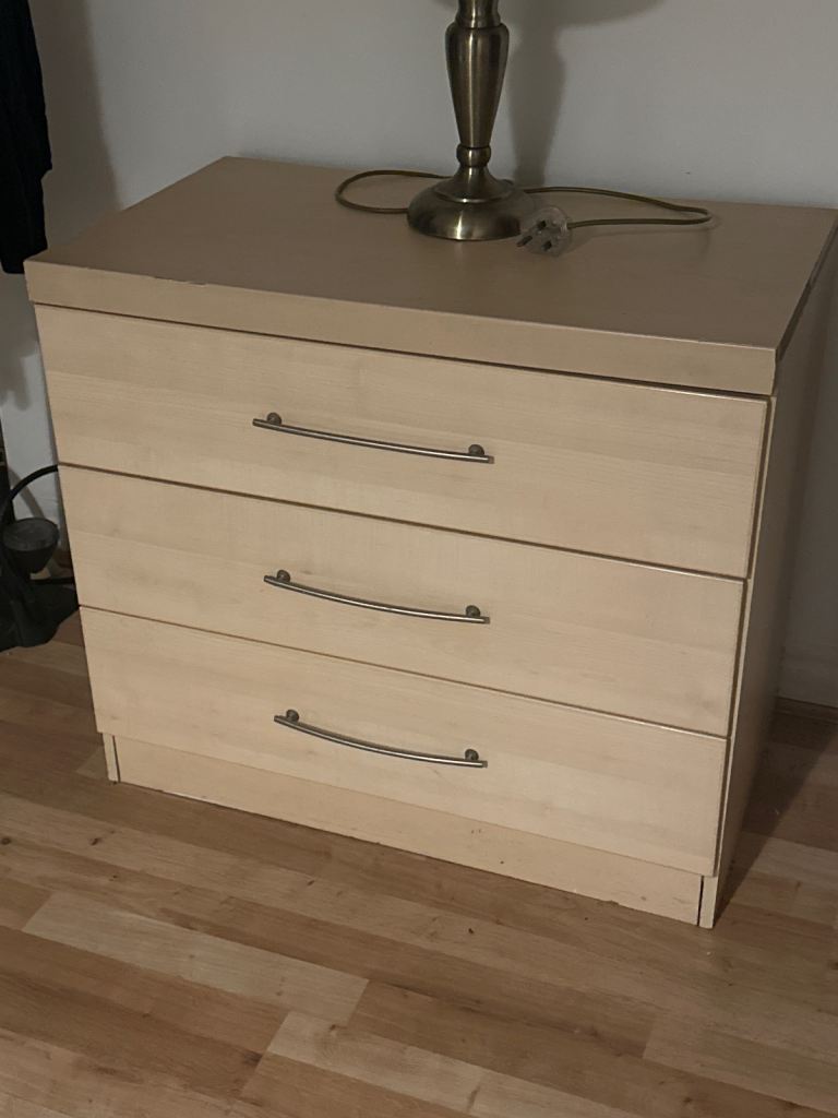 Light Wood Finish Chest of Three Drawers – Good Condition