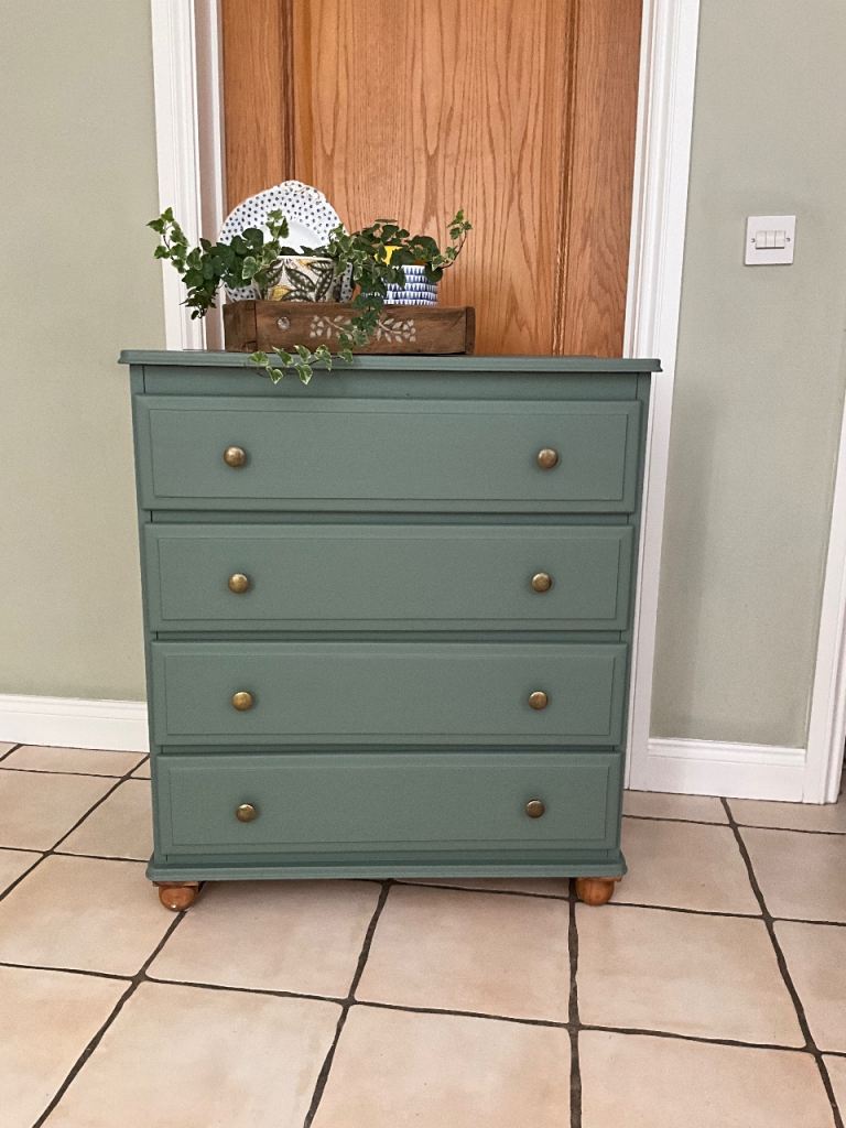 Chest of drawers