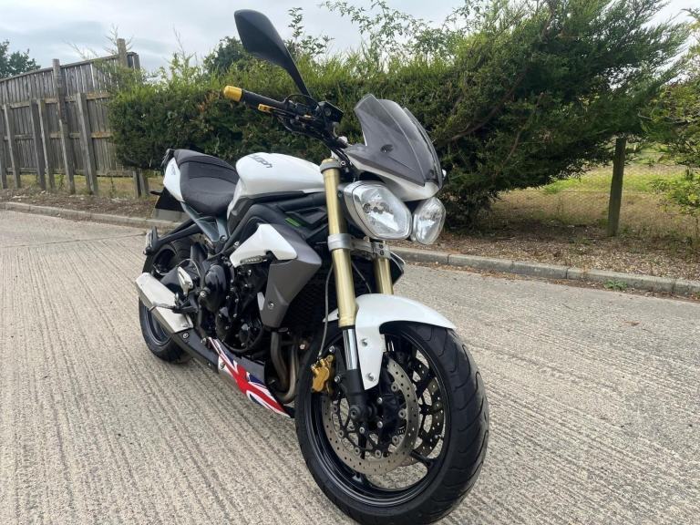 2013 13 TRIUMPH STREET TRIPLE 675 ABS WHITE CLEAN 17k MILES NAKED NEW MOT