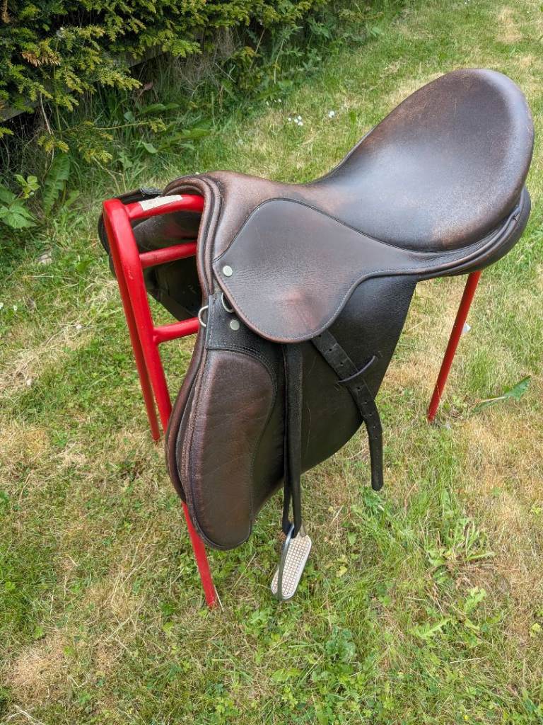 16" leather saddle
