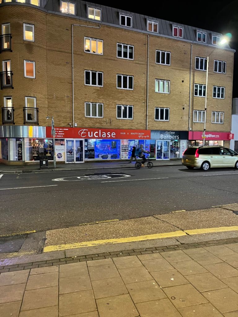 Salon Chair to Rent in Romford - Stylist required in Romford