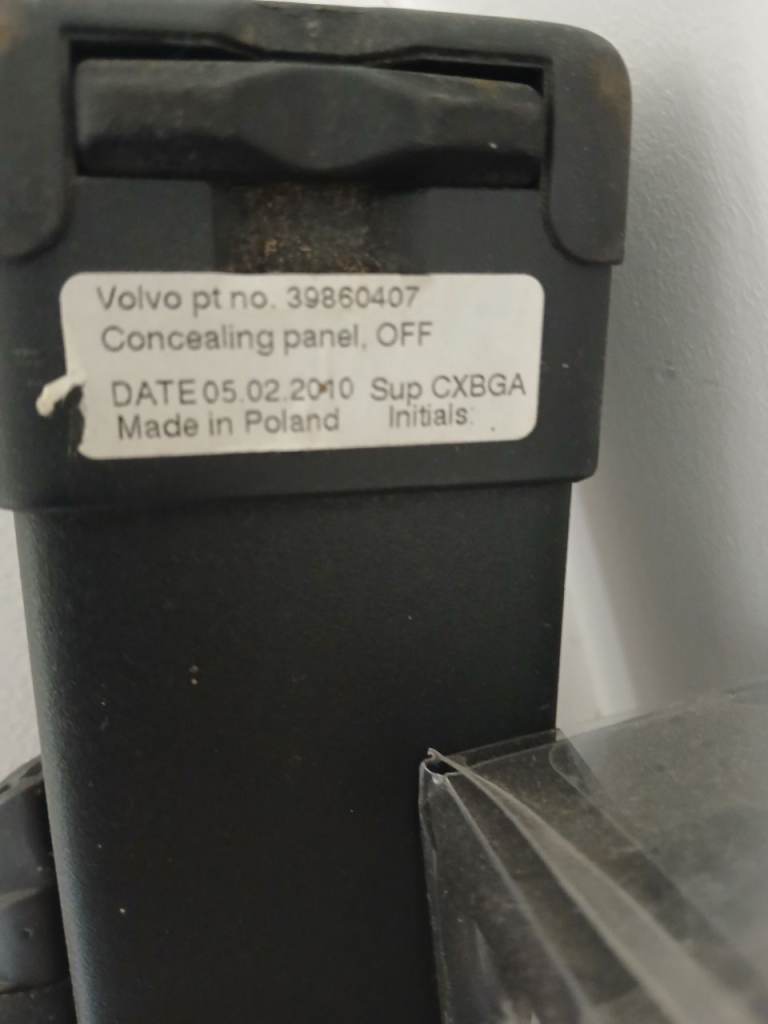 Volvo retractable parcel shelf