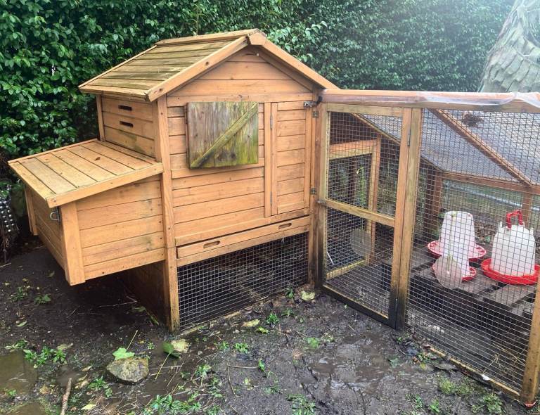 Chicken coop/Hen House with extension and rain cover 