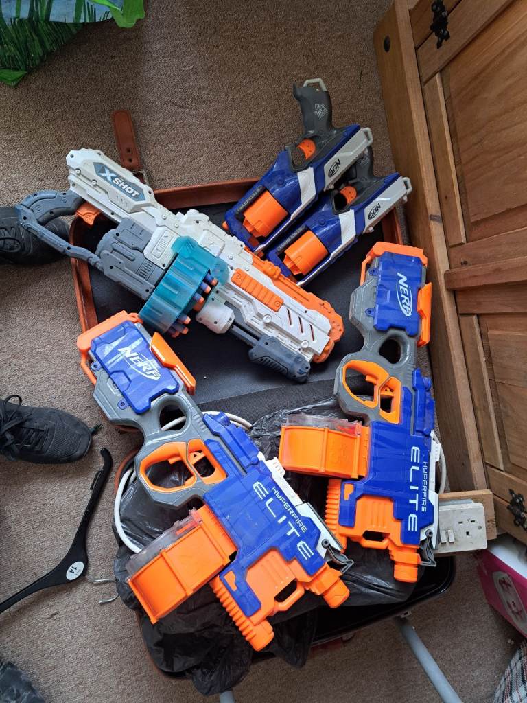 NERF GUNS AND SPONGE BULLETS 