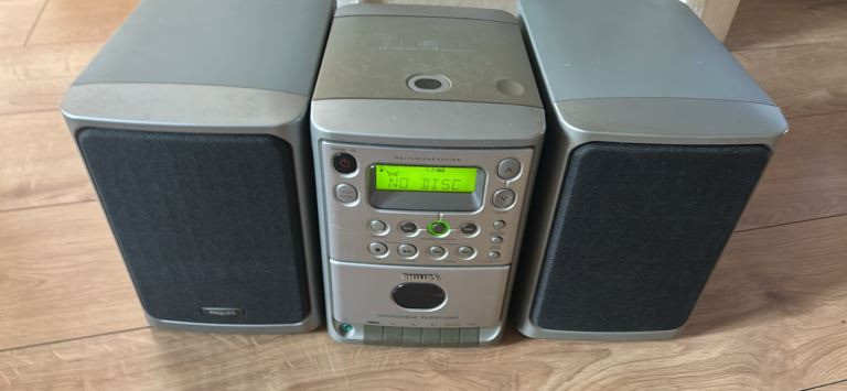 Philips Hi-Fi stereo System with cd , cassette player , radio  , speakers