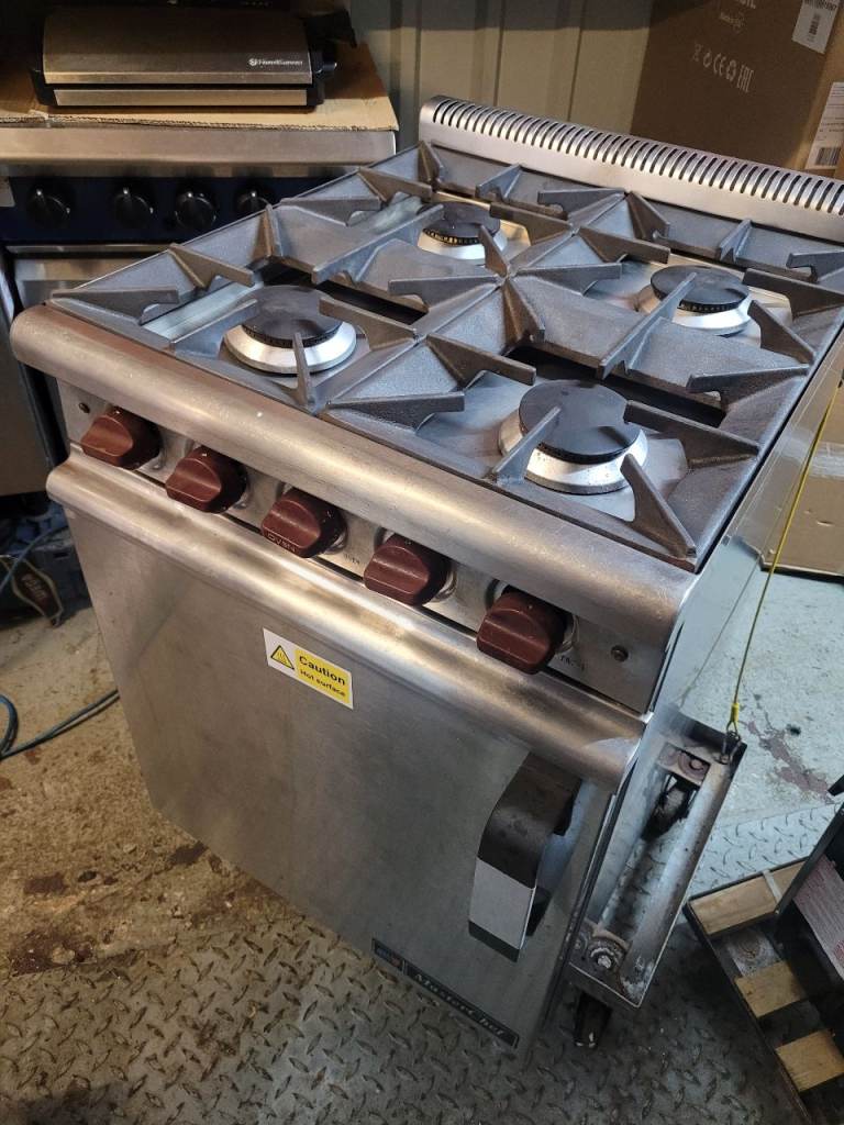 Commercial Catering  Masterchef  4 burner  gas oven 