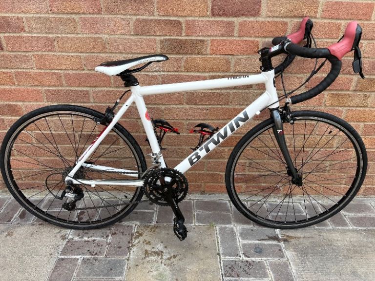 B’Twin Triban 300 Road Bike – Excellent Condition 🚴‍♂️
