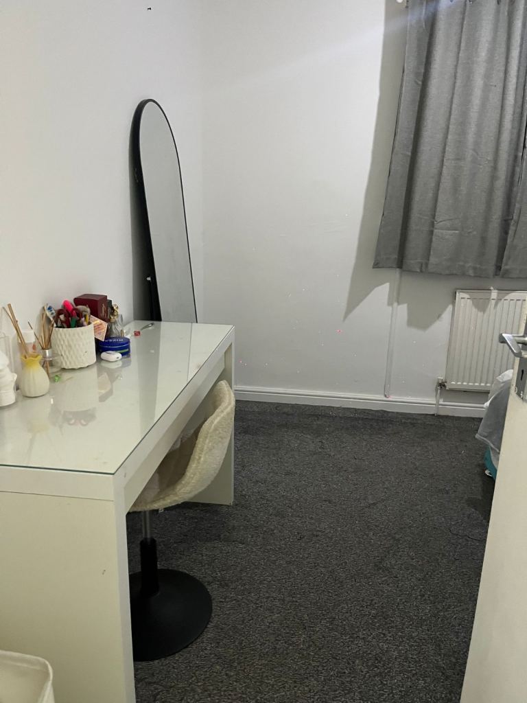 Room in Shared 3 Bedroom 