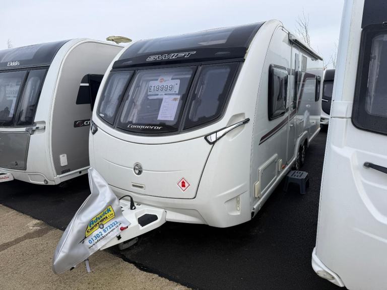 Swift Conqueror 650 Twin Axle Rear Island Bed Middle Bathroom