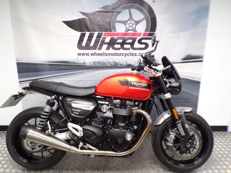 2022 TRIUMPH SPEED TWIN 1200 IN ORANGE