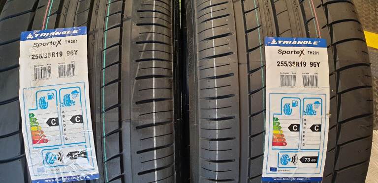 255 35 19 96Y   2 x NEW!! tyres Triangle Sporte X All Seasons