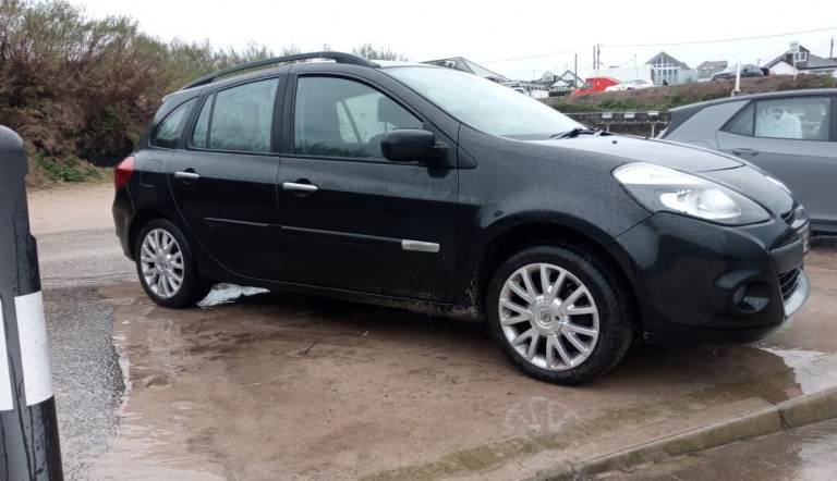 RENAULT CLIO ESTATE MK3 2010 1.5 DCI 5 DOOR £35 year road tax , 60 MPG