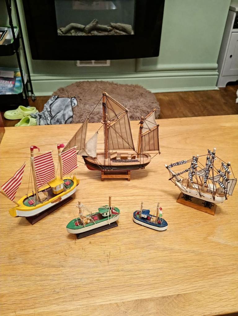 Collection of 5 Decorative Wooden Model Boats – Good Condition
