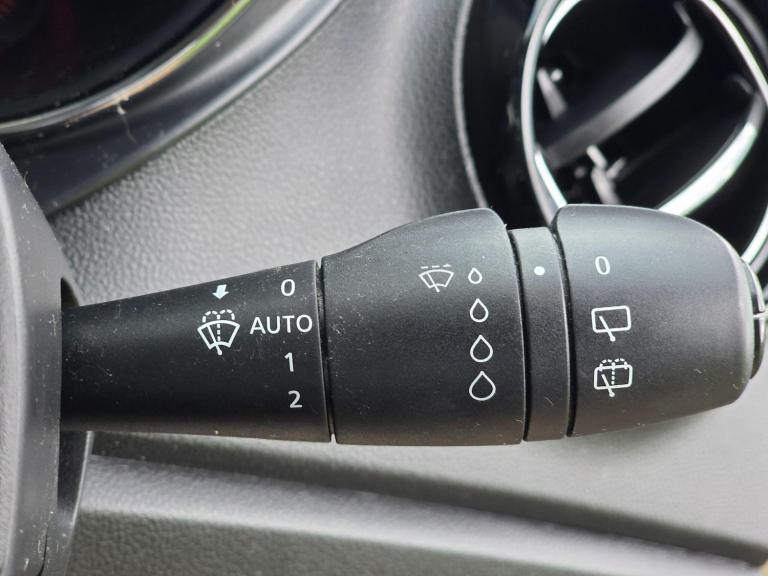 2016 Renault Captur 1.2 TCe ENERGY Dynamique Nav Auto Euro 6 (s/s) 5dr HATCHBACK Petrol Automatic