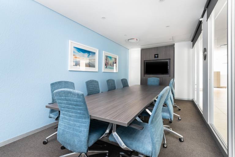 Chichester - PO19 8FY \ Large Office for Rent Customisable for 10 Desks