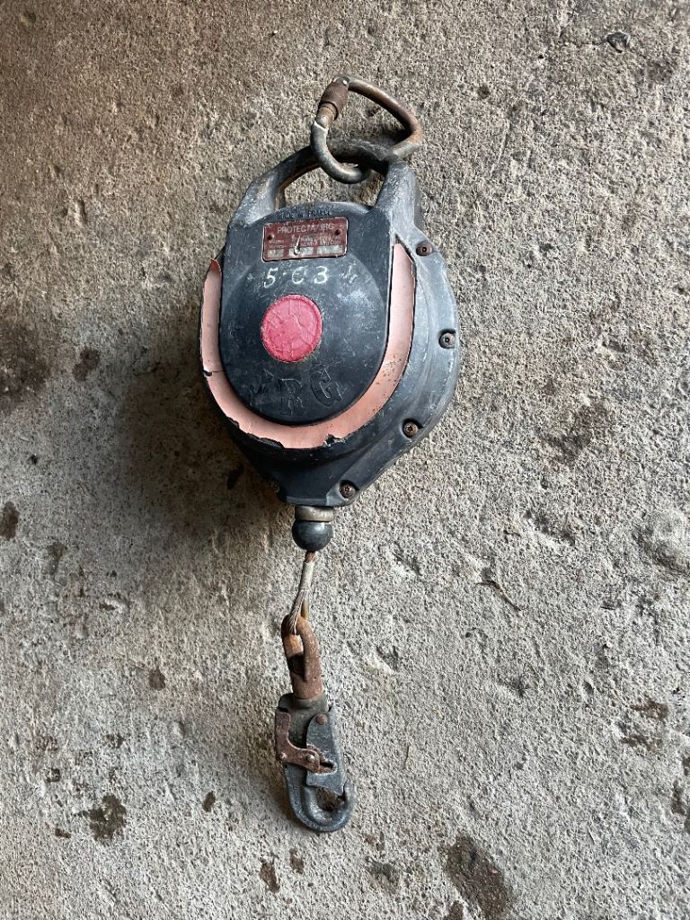 Fall arrest block / anti chute. 