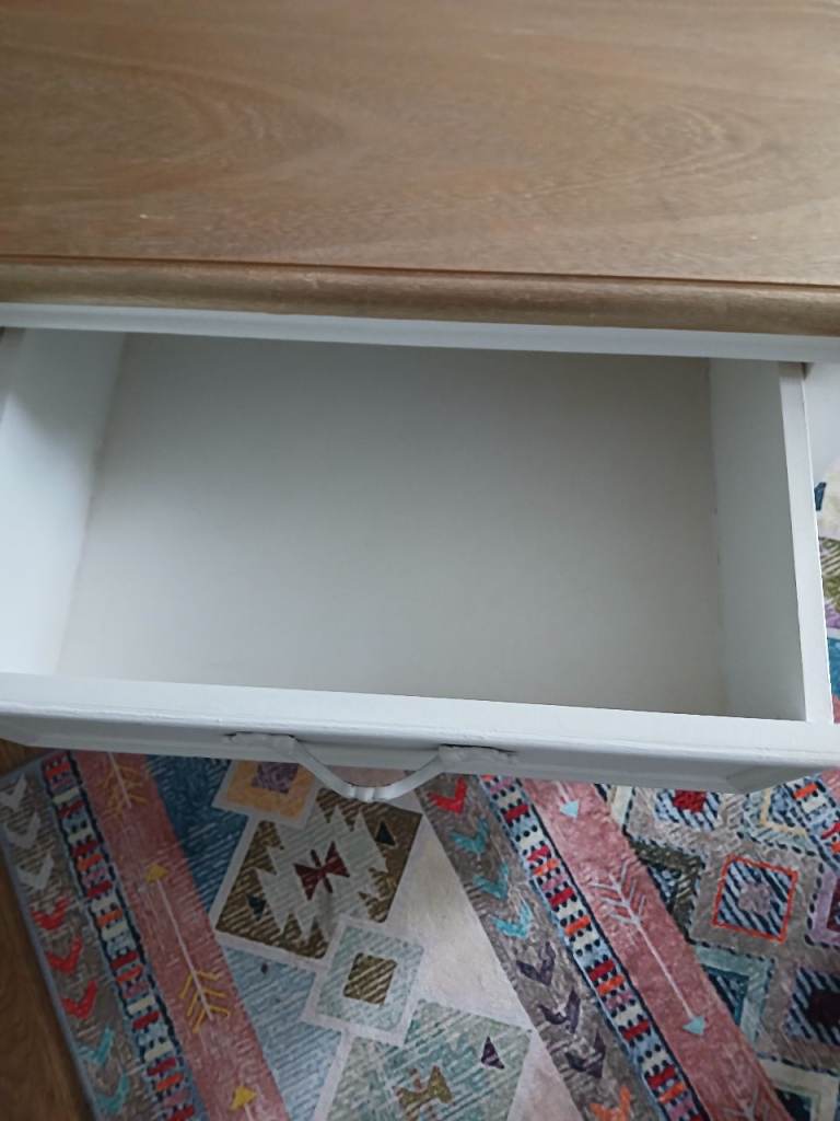UPCYCLED VINTAGE WHITE ORNATE SIDE TABLE