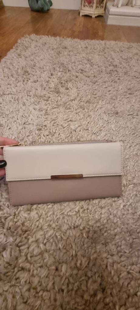 Light and dark pink purse