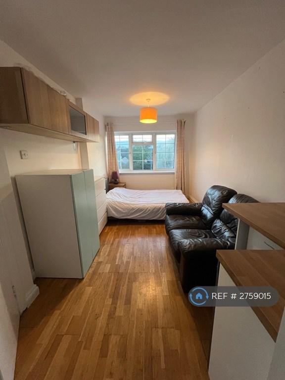 Studio flat in Reading Road, Winnersh, Wokingham, RG41 (#2759015)