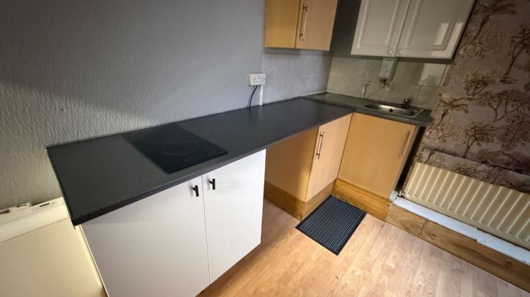 Southport, studio flat available on Bath Street 