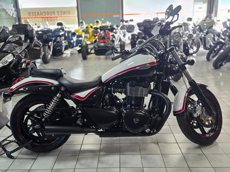 2010/60 TRIUMPH THUNDERBIRD 1600cc DEALER EDITION 10,000 MILE'S 