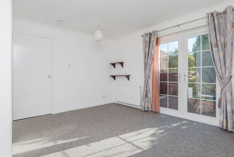 Beautiful, 2-bedroom, mid-terraced house at the Gyle - available NOW