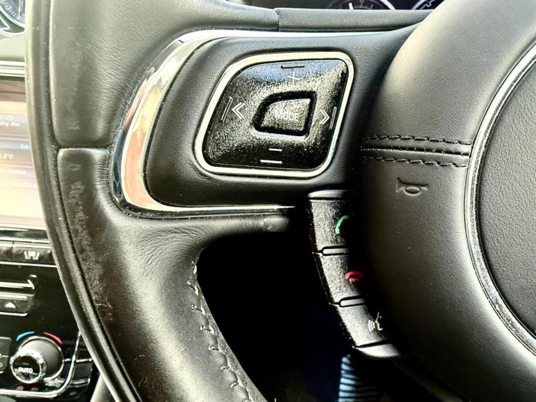 2010 Jaguar XJ 5.0 V8 Premium Luxury Auto Euro 5 4dr (LWB) SALOON Petrol Automatic