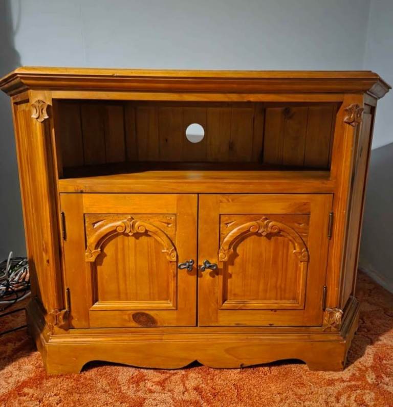 Oak corner tv stand
