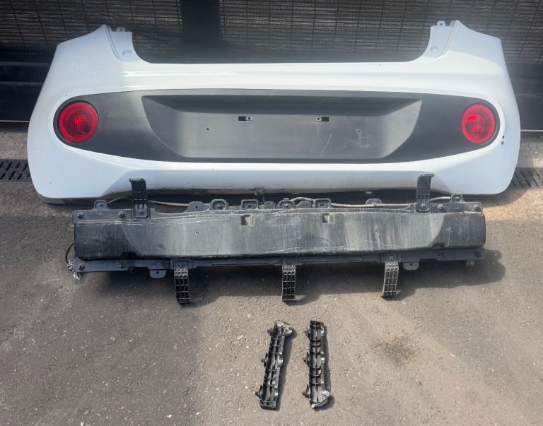 Hyundai i10 1.0 SE 2019 White Rear Bumper Complete