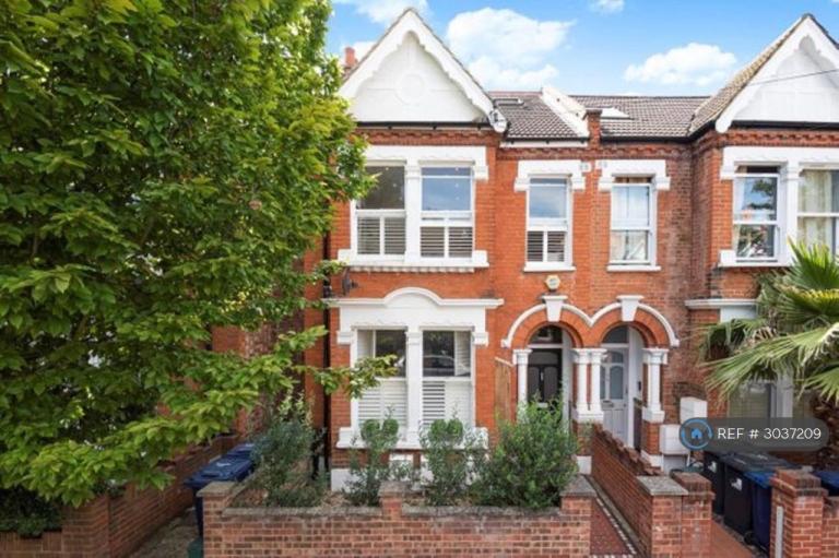 1 bedroom in Derwentwater Road, London, W3 (#3037209)