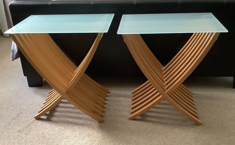 Pair of Modern Wood & Glass Side Tables / Bedside Tables – Good Condition