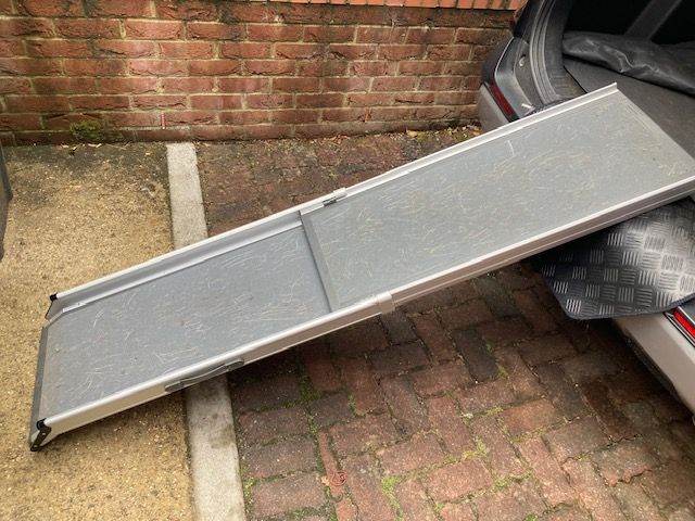 Telescopic dog ramp