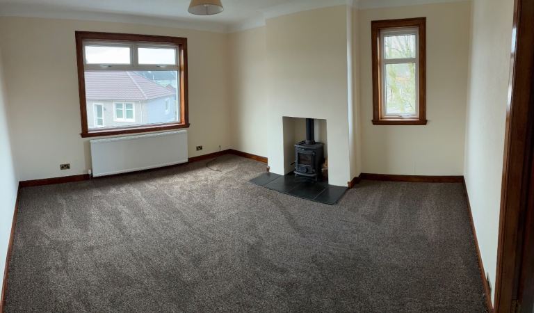 3 Bedroom First Floor Flat, Thornhill