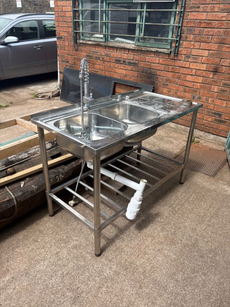 Commercial sink