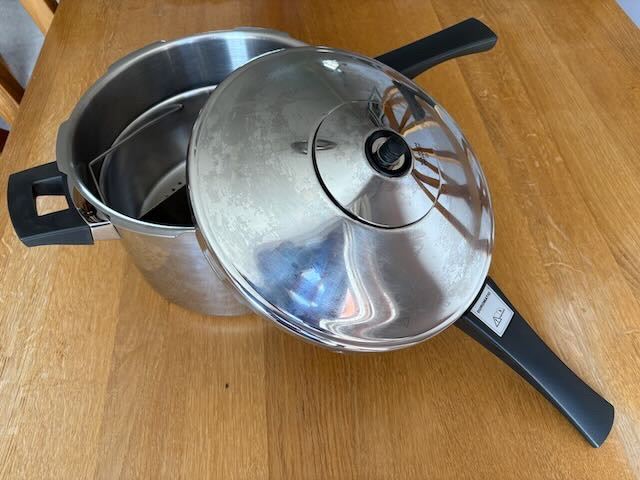 Kuhn Rikon Duromatic Stainless Steel 5 litre pressure cooker